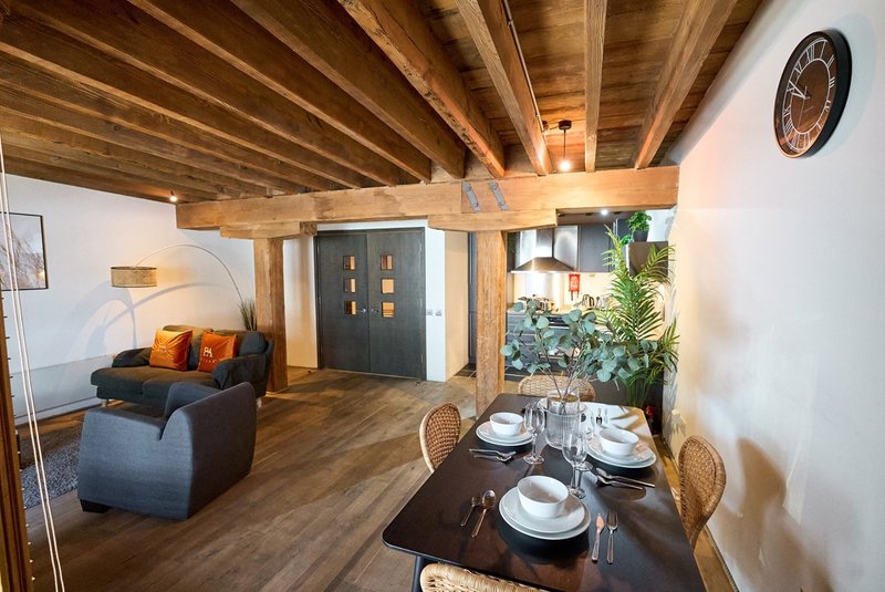 Urban Executive Apartment with private balcony