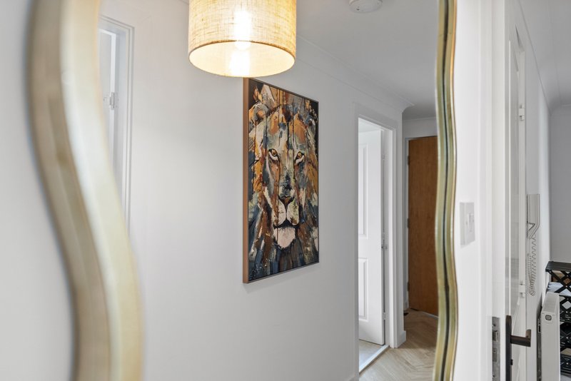 Luxury 3BR Apartment | Parking | Near Edinburgh