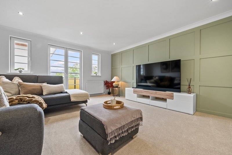 Luxury 3BR Apartment | Parking | Near Edinburgh