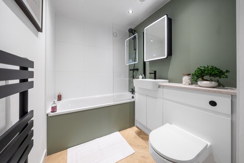 Luxury 3BR Apartment | Parking | Near Edinburgh