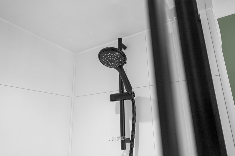 Luxury 3BR Apartment | Parking | Near Edinburgh