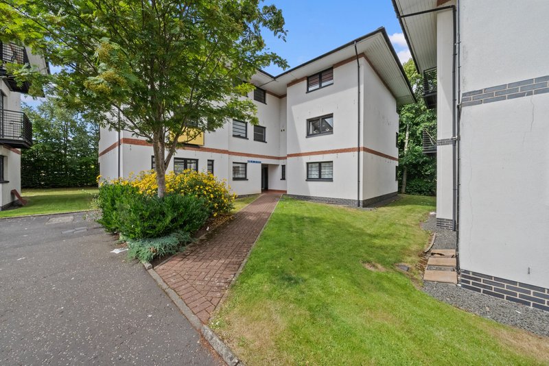 Luxury 3BR Apartment | Parking | Near Edinburgh