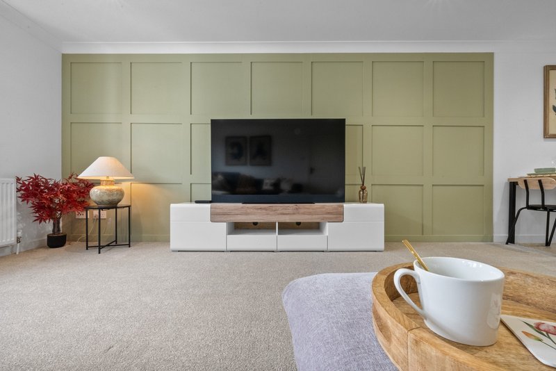 Luxury 3BR Apartment | Parking | Near Edinburgh