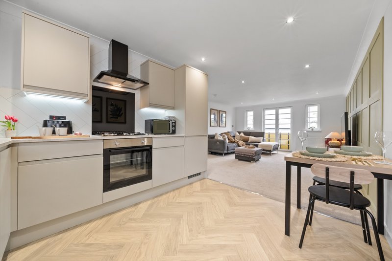 Luxury 3BR Apartment | Parking | Near Edinburgh