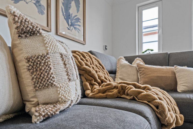 Luxury 3BR Apartment | Parking | Near Edinburgh