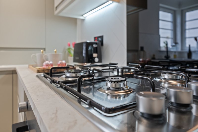 Luxury 3BR Apartment | Parking | Near Edinburgh