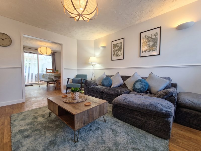 Spacious 3 Bedroom Home | Contractor | Driveway | Sleeps 5