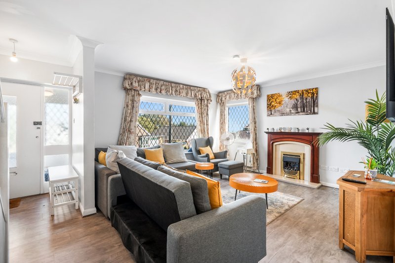 3-Bed House | Sea Views, Garden & Free Parking