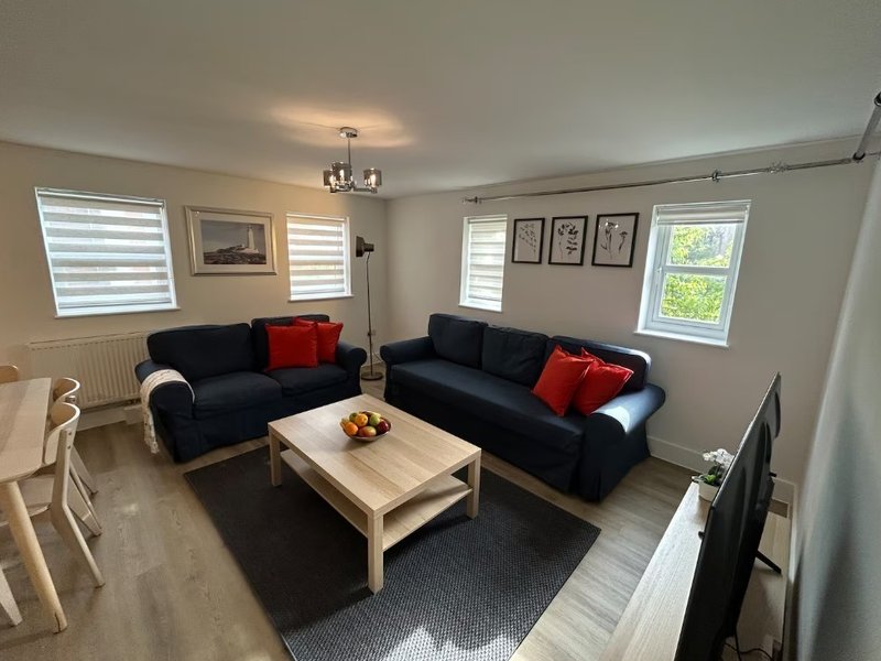 Flat 4 Knapton Court | 3-Bed Flat in Central Ipswich | Sleeps 6 | Parking