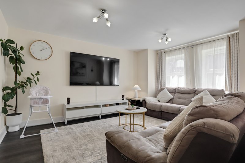 Horley 4-bedroom House, next to Gatwick Airport
