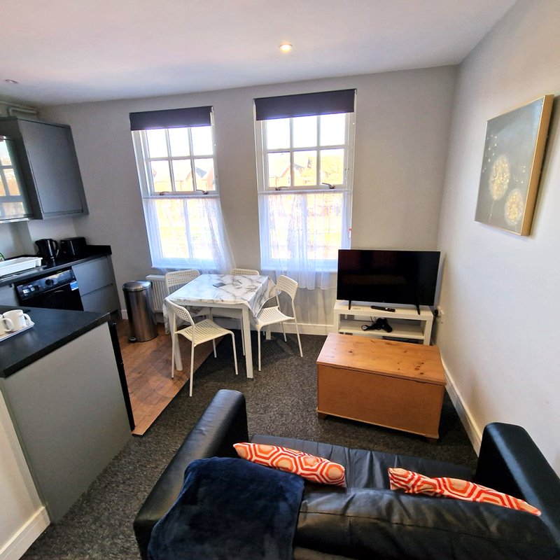 RH-4 Riverview one bedroom apartment with parking