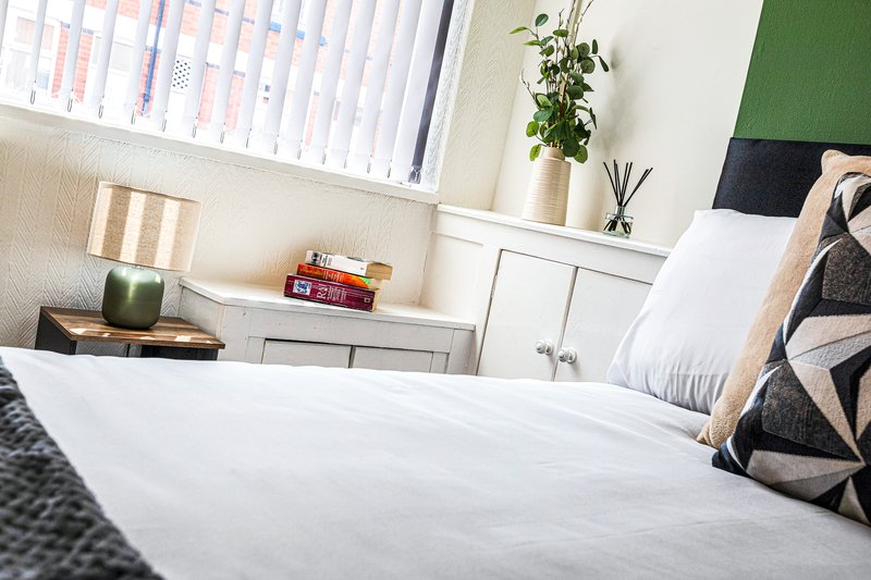 Leicester Modern 5 Bed House Contractor WiFi Insurance Stays