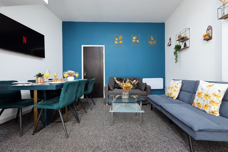 2 Bedroom for 4 Guests with Parking