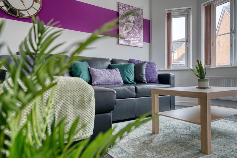 Beautiful 5 Bed House  Free WIFI