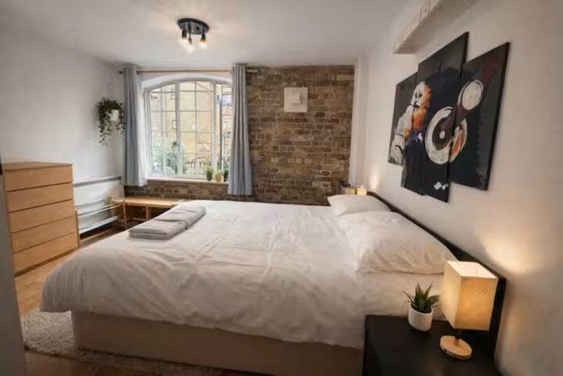 Spacious Heritage 2BR with Balcony Over River For 4
