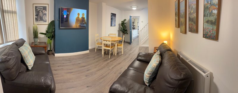 East Hull 2 x bed house with WiFi and free on street parking