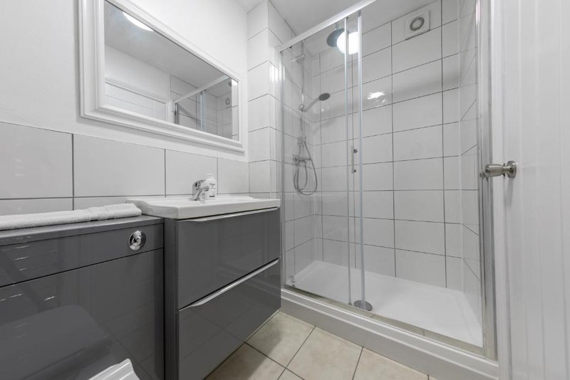 East Hull 2 x bed house with WiFi and free on street parking