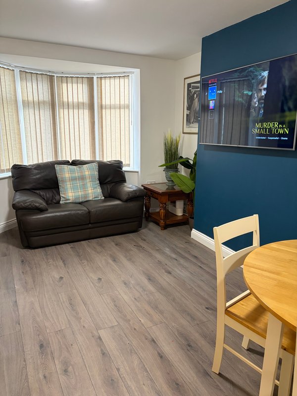 East Hull 2 x bed house with WiFi and free on street parking