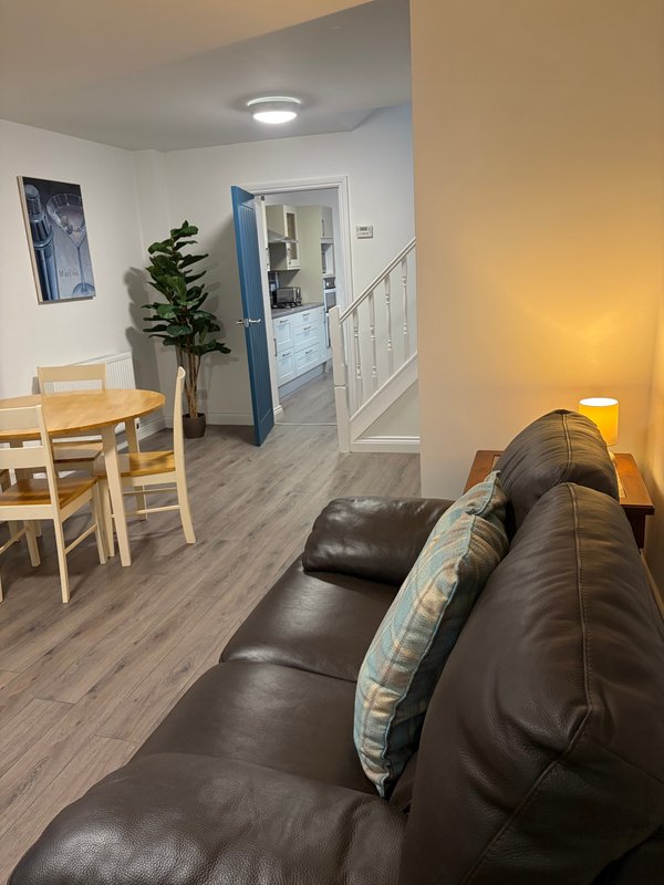 East Hull 2 x bed house with WiFi and free on street parking