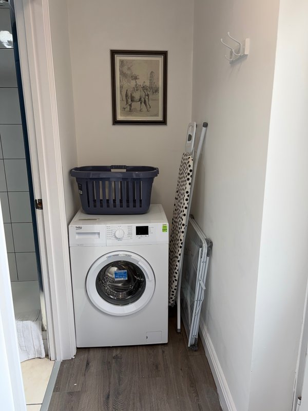 East Hull 2 x bed house with WiFi and free on street parking