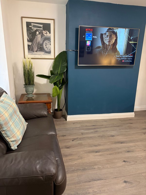 East Hull 2 x bed house with WiFi and free on street parking