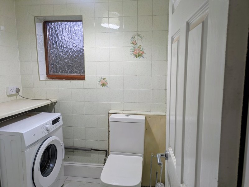A handy utility room with a washing machine and drying rack, making it particularly convenient for contractors and working groups staying for longer periods.