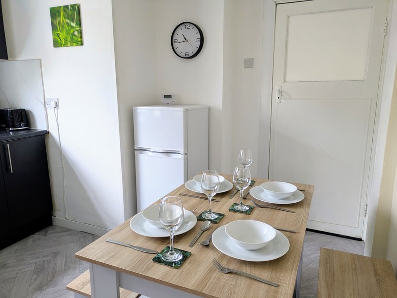 The open layout makes it easy to prepare food and dine in one convenient space, creating a relaxed home-from-home environment after a busy day on site.