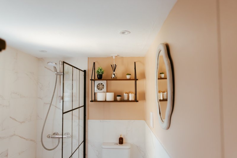 Modern bathroom with complimentary handwash, shampoo, conditioner, body wash and toilet rolls. 
Bath and hand towel provided for each guest.