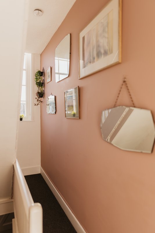 Apartment is above Juniper which is one of Arundel's favourite cafes. Access is via two flights of stairs