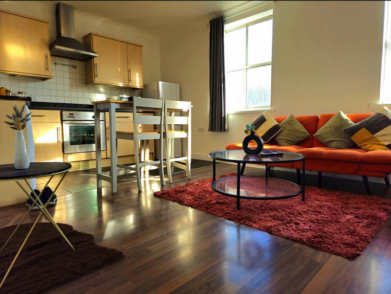 Modern 2BR Apt | Work & Family | Parking