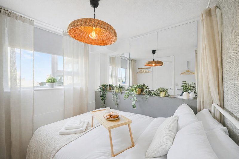 Cosy Apartment with a waterside location and views of Tower Bridge