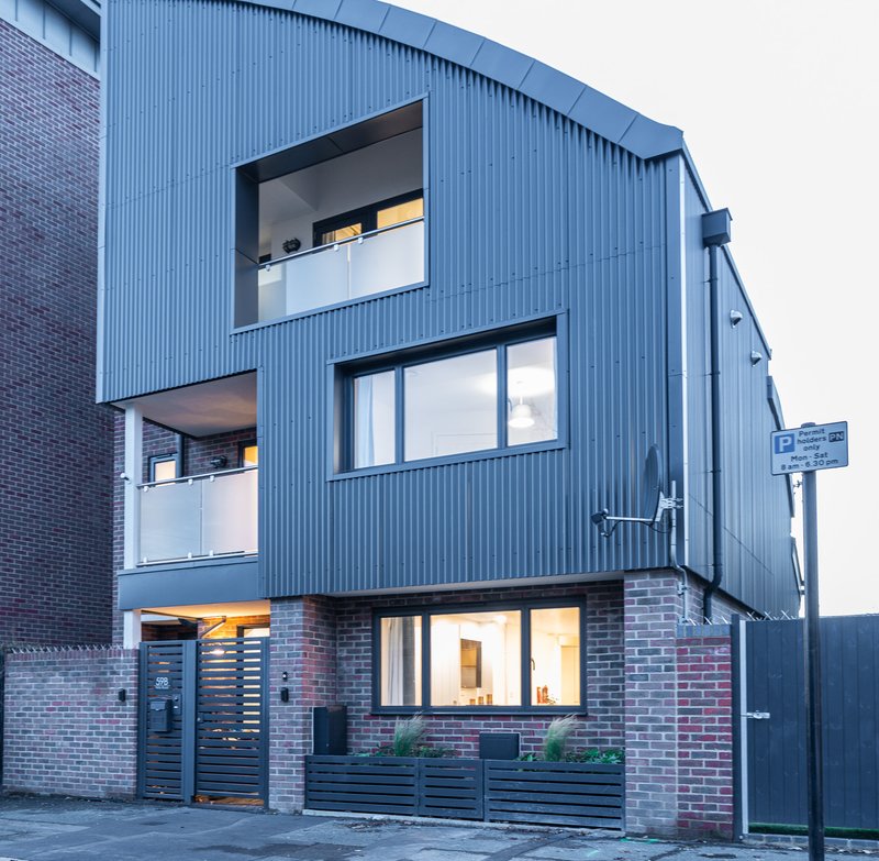 FREE PARKING 3 BED 2.5 BATHS DETACHED CONTRACTOR-FRIENDLY IN EAST LONDON NEAR STRATFORD/EXCEL