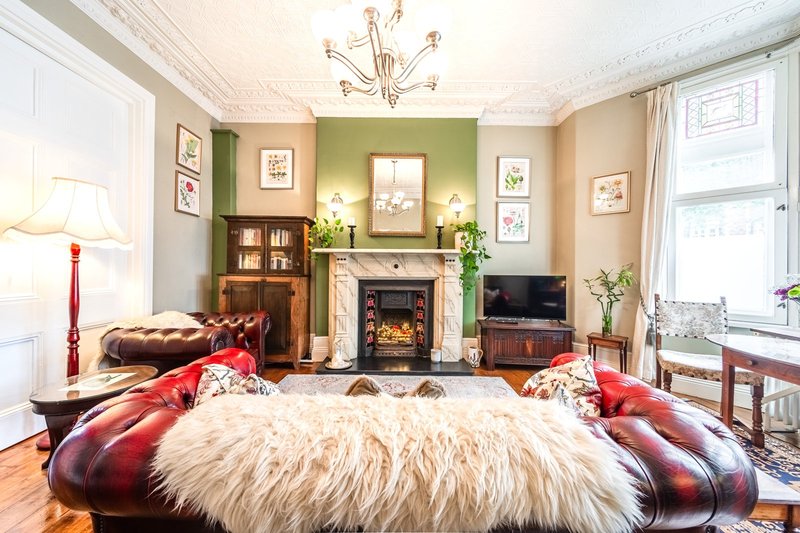 The Regency Studio – Central Cardiff | King Bed, Parking & Fast WiFi