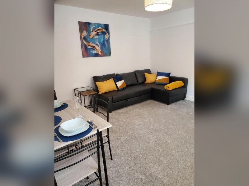 Flat 1 Lower Brook Street | 1-Bed Flat in Central Ipswich | Parking | WiFi