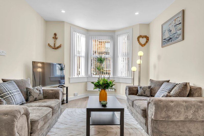 Delightful 3 Bed Contractor & Family Home in Bath