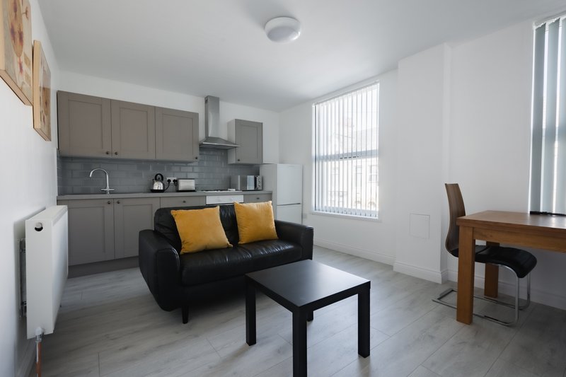 1 bed self contained First floor apartment  with good access A63.  Close To Hull Hospital