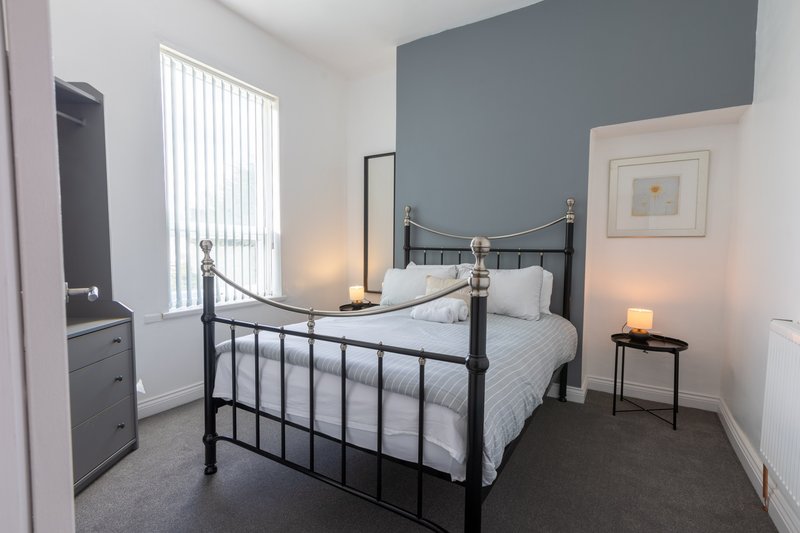 1 bed self contained First floor apartment  with good access A63.  Close To Hull Hospital