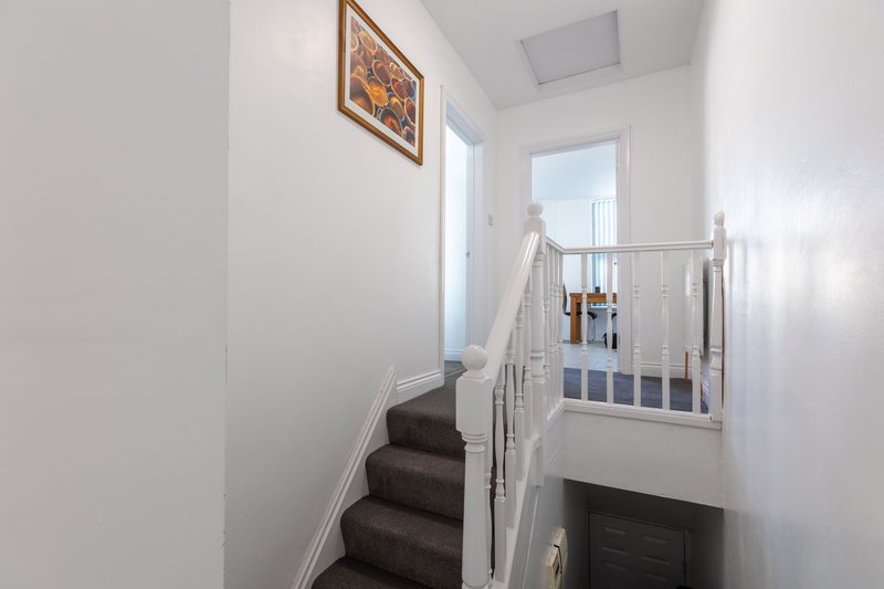 1 bed self contained First floor apartment  with good access A63.  Close To Hull Hospital