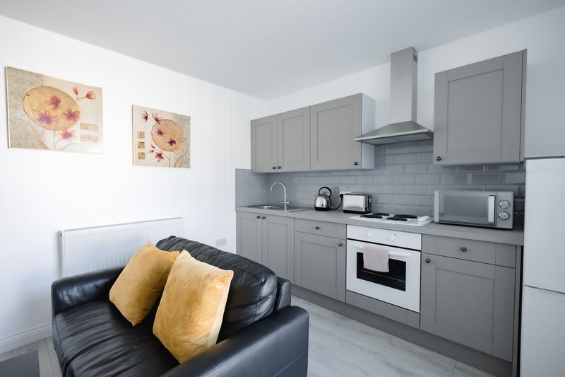 1 bed self contained First floor apartment  with good access A63.  Close To Hull Hospital