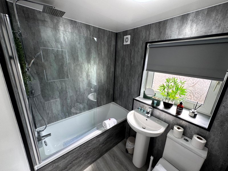 Modern Blantyre 2BR House with Free parking