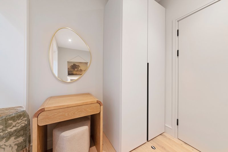 Camden- 2 Bed Apartment with Balcony- next to underground