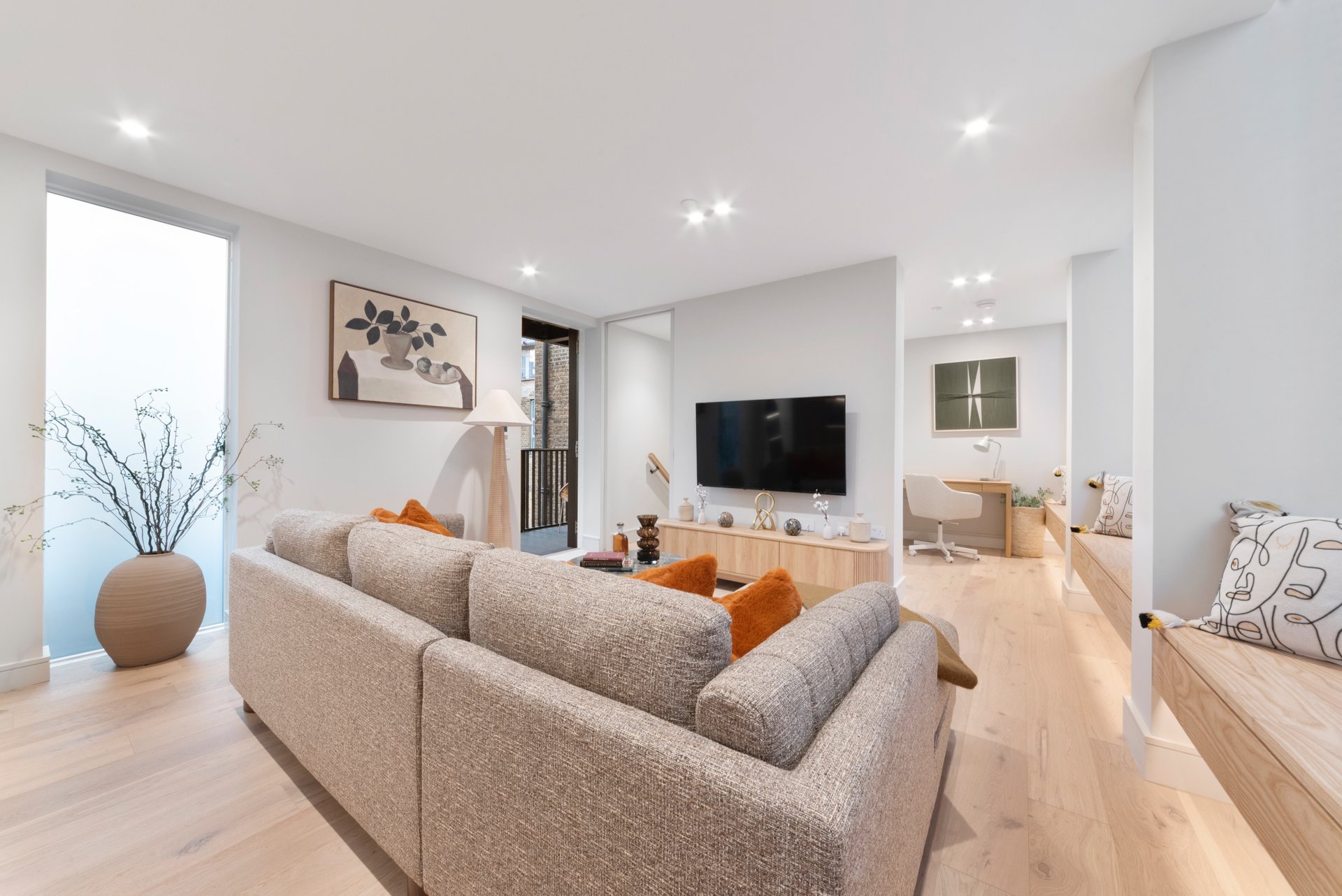 Camden- 2 Bed Apartment with Balcony- next to underground