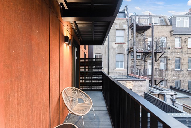 Camden- 2 Bed Apartment with Balcony- next to underground
