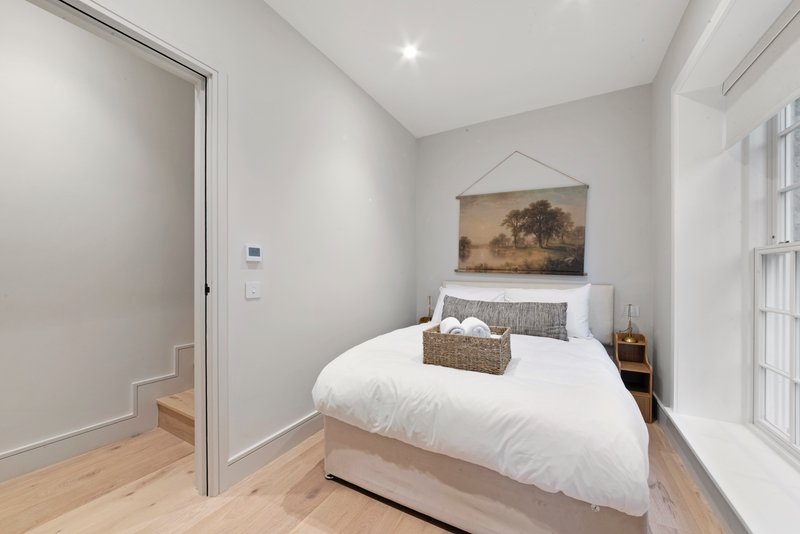 Camden- 2 Bed Apartment with Balcony- next to underground
