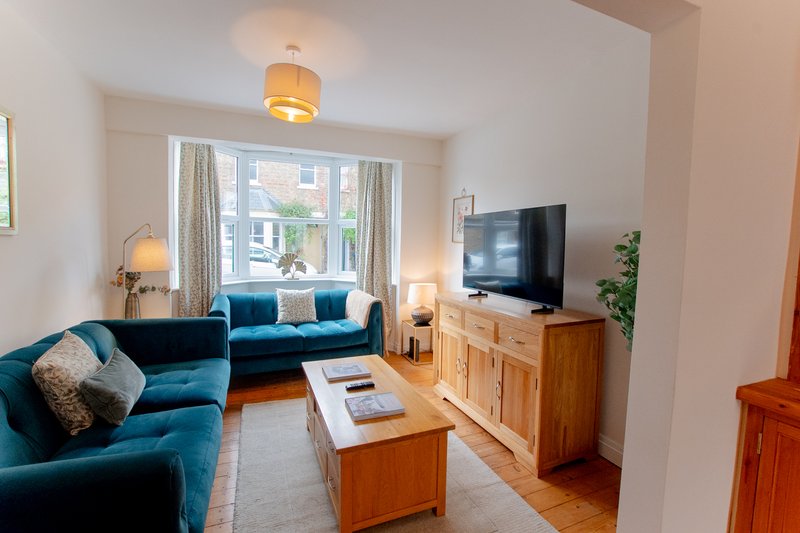 Oxford 3-Bed House | Walk to City | 2 Bathrooms