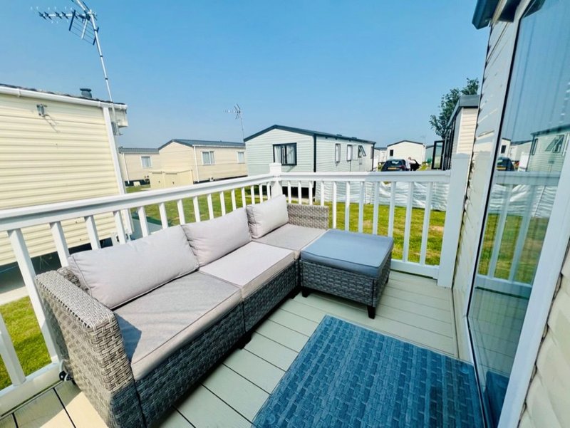 Luxury Caravan in NEWLY Renovated Park by Beach