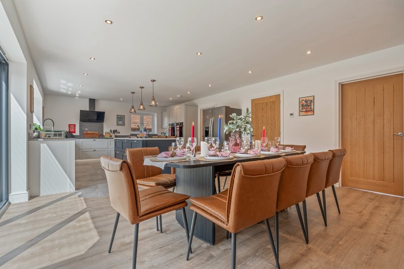 Boutique Family Stay, Pool Table, Parking + Garden