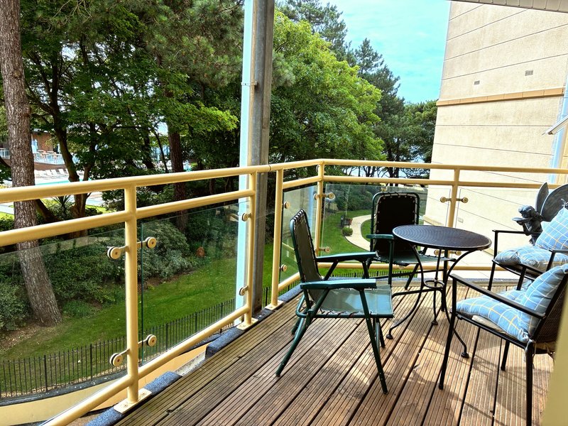 2 Bed Clifftop Apartment, Bournemouth Beach