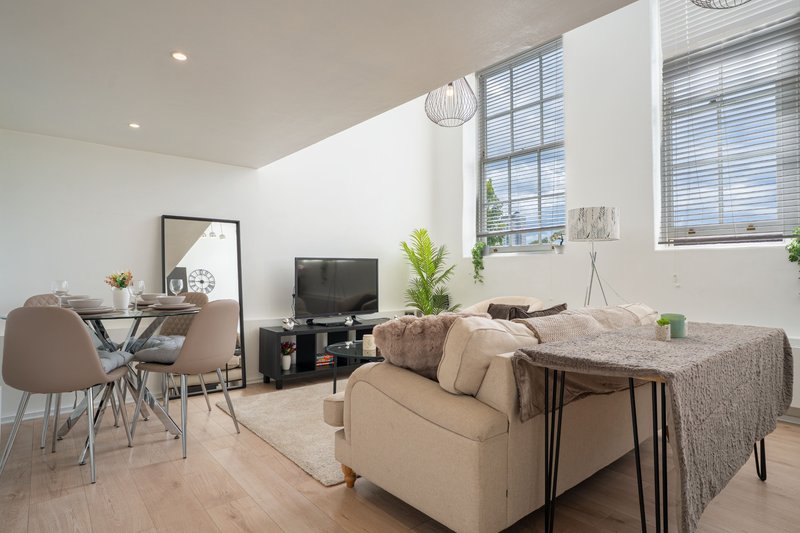 2-Bedroom Flat in Woolwich with Allocated Parking, near the Elizabeth Line