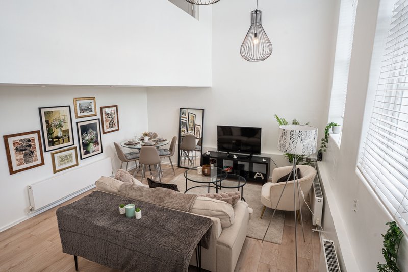 2-Bedroom Flat in Woolwich with Allocated Parking, near the Elizabeth Line